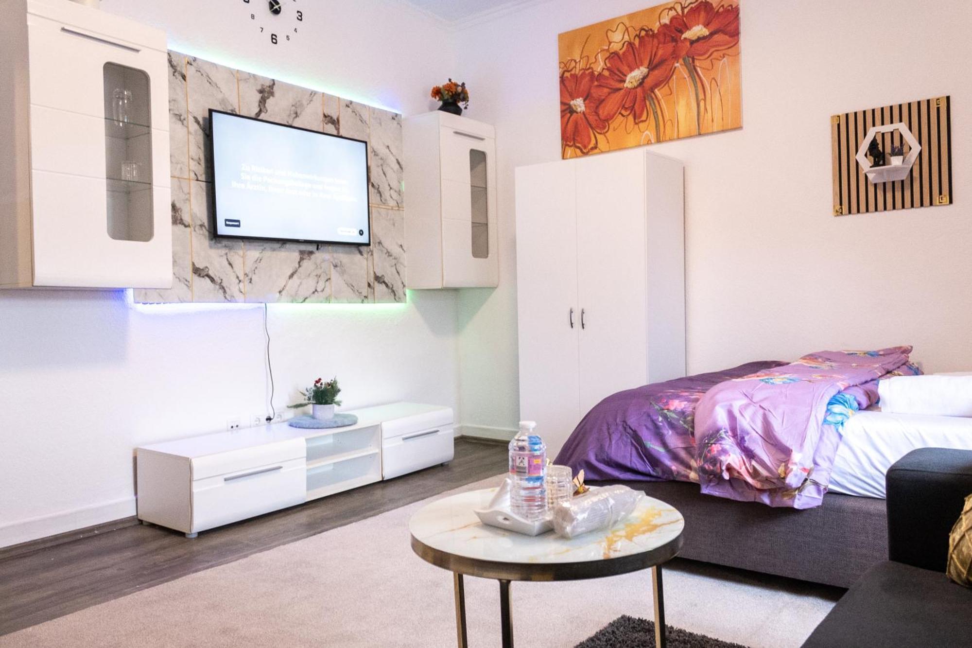 Superior 3 Rooms, 4-8 Guests, Modern, Full Equipped Apartment *