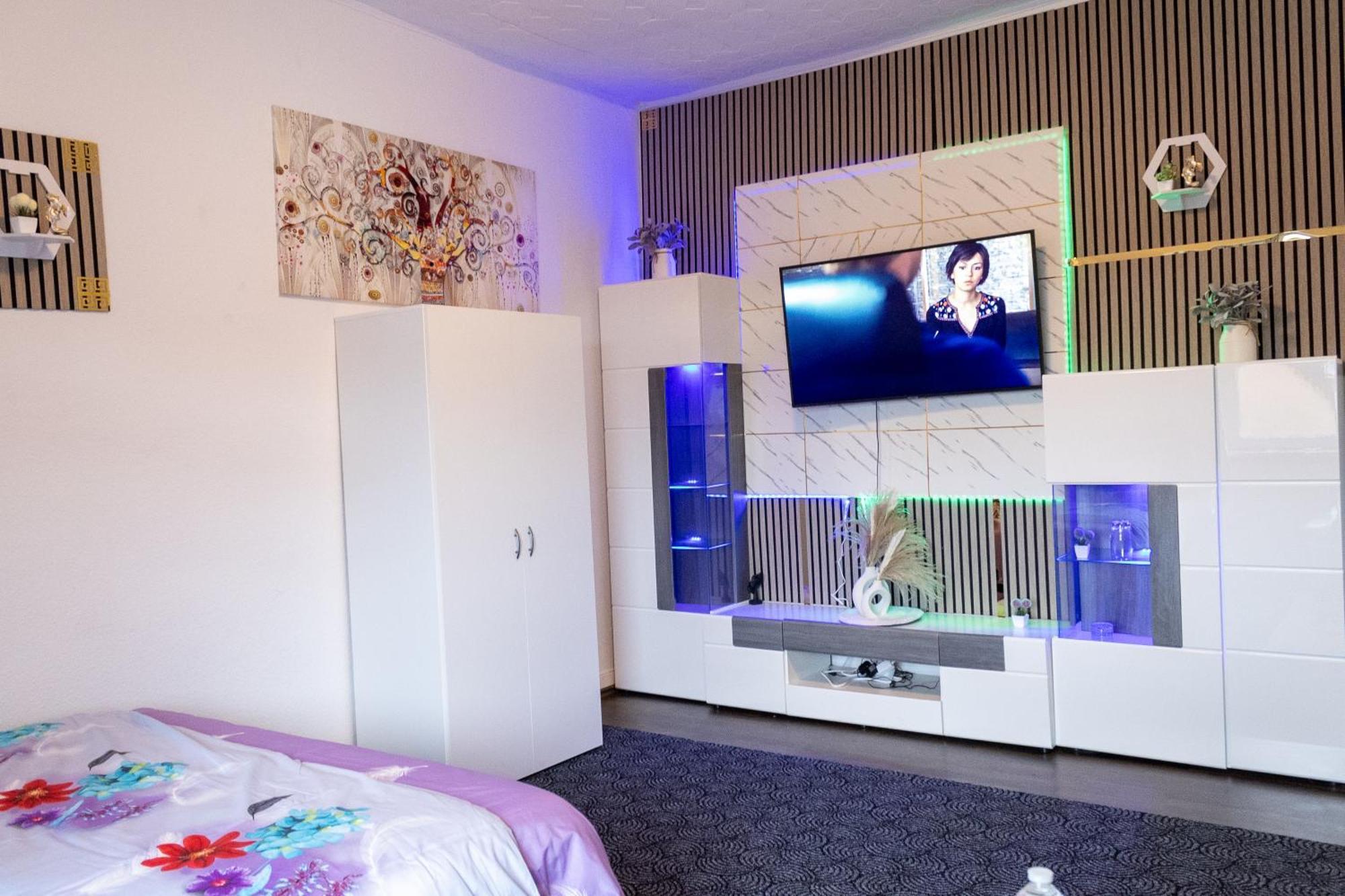 Superior 3 Rooms, 4-8 Guests, Modern, Full Equipped *